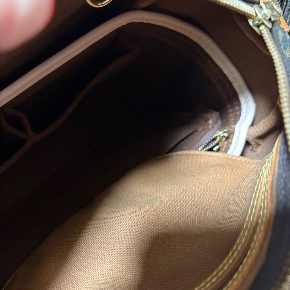 Louis Vuitton Speedy 25 Vintage Handbag! - Picture 6 of 11
